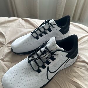 Nike Men's Zoom Pegasus White and Black Athletic Shoes
